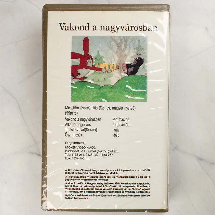 Vakond a nagyvárosban VHS tok hátlap A Vakond a nagyvárosban VHS kazetta hátlapja a tartalomleírással