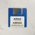 Kék színű 3,5 colos floppy lemez XR35 Amiga címkével