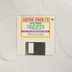 A MicroProse Soccer játékot tartalmazó 3,5 colos floppy lemez