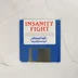 Kék színű 3,5 colos floppy lemez Insanity Fight címkével