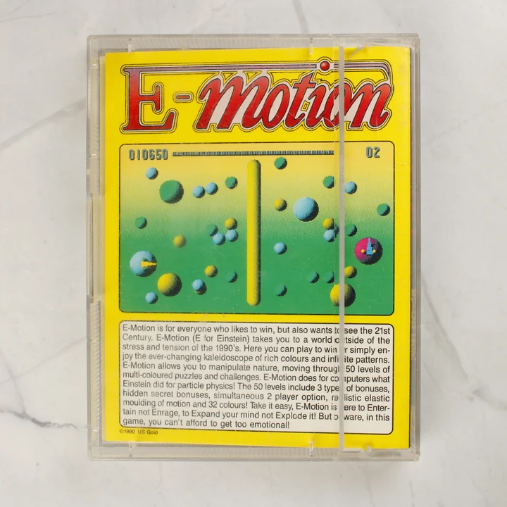 Az E-Motion Amiga videójáték tokjának hátlapja leírással és képernyőképpel