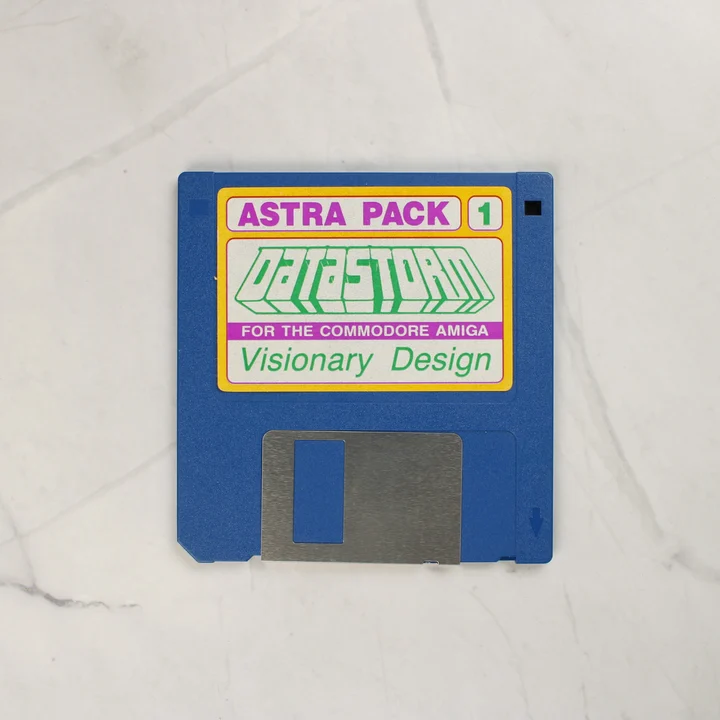 A Datastorm játék kék színű 3,5 colos floppy lemeze