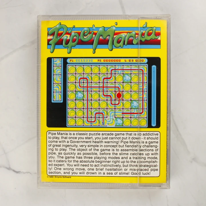 A Pipe Mania Amiga videójáték tokjának sárga hátlapja játékmenet képpel és leírással