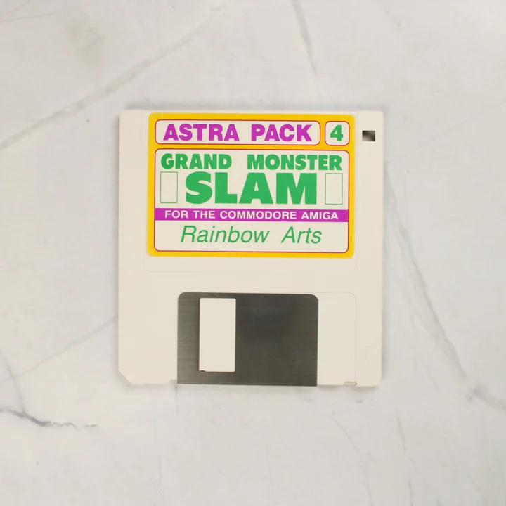 A Grand Monster Slam játékot tartalmazó 3,5 colos floppy lemez