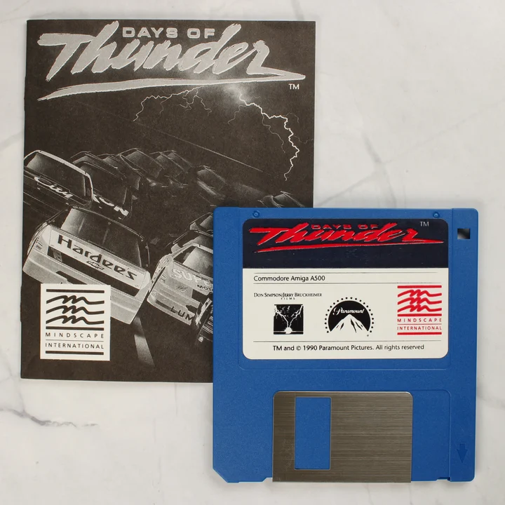 Days of Thunder floppy lemez és kiskönyv Kék Amiga floppy lemez és a fekete-fehér használati útmutató füzet