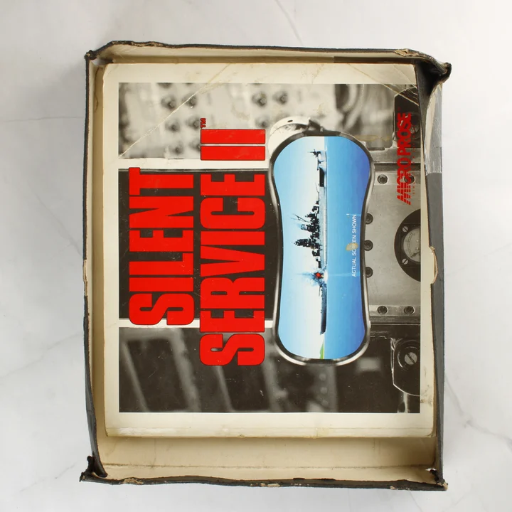 Silent Service II kézikönyv a dobozban Silent Service II nyitott doboz a kézikönyvvel