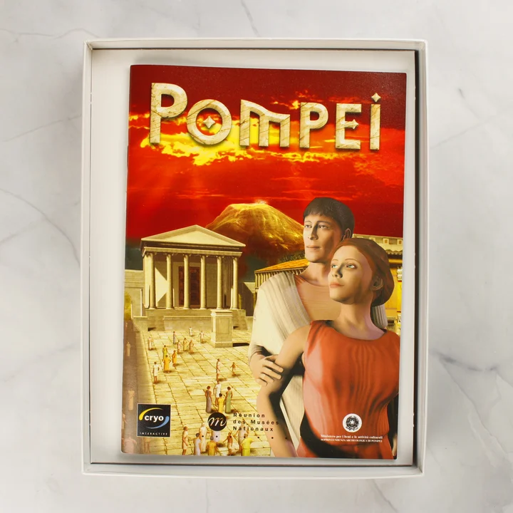 Pompei PC játék kézikönyv borítója A Pompei: The Legend of Vesuvius PC játék színes kézikönyvének előlapja