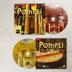 A Pompei: The Legend of Vesuvius játék két CD-ROM lemeze és azok illusztrált papírtokjai