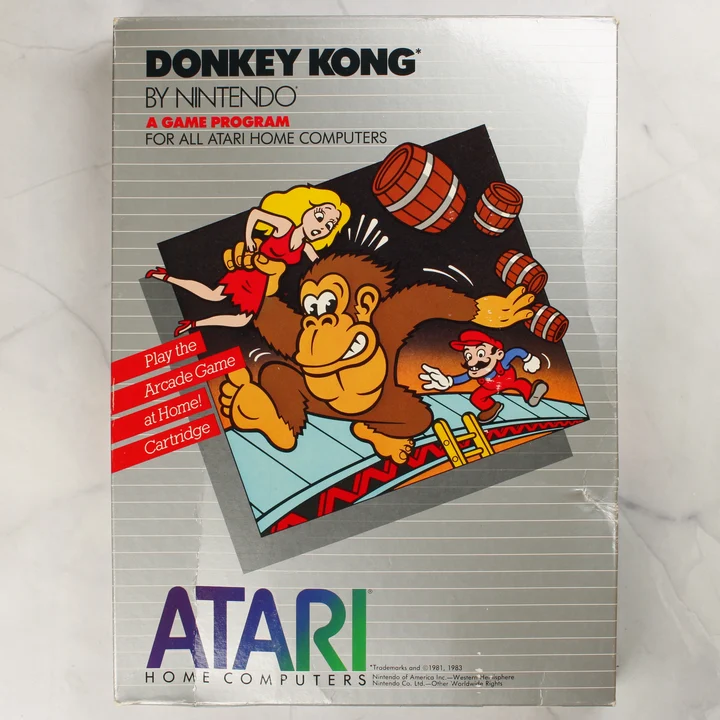 A Donkey Kong videójáték eredeti ezüst színű papírdoboza elölről