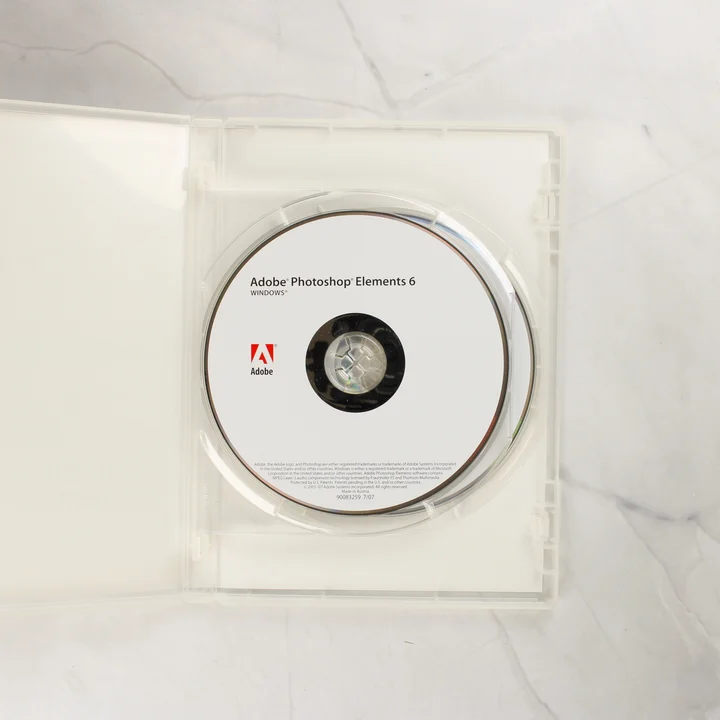 Adobe Photoshop Elements 6 telepítőlemez a nyitott műanyag tokban
