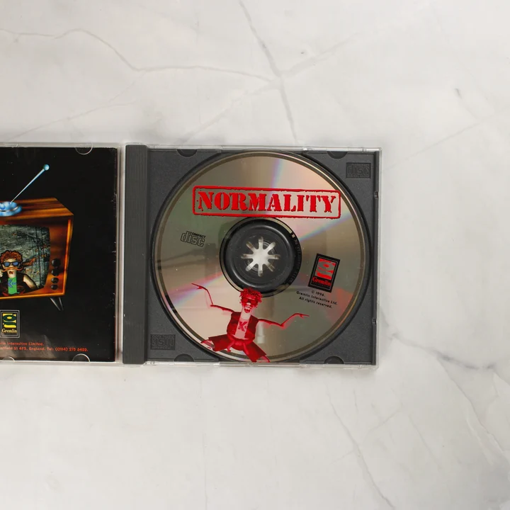 Normality PC játék CD-lemez a tokban A Normality játék CD-lemeze a nyitott műanyag tokban