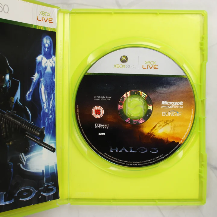 Halo 3 Xbox 360 nyitott tok lemezzel A Halo 3 Xbox 360 játék nyitott tokja a játéklemezzel és a kézikönyvvel