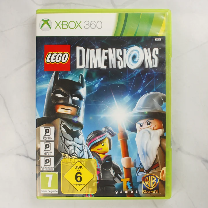 LEGO Dimensions Xbox 360 tok előlap A LEGO Dimensions Xbox 360 videójáték tokjának előlapja Batman, Vadóc és Gandalf karaktereivel