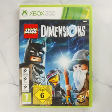A LEGO Dimensions Xbox 360 videójáték tokjának előlapja Batman, Vadóc és Gandalf karaktereivel