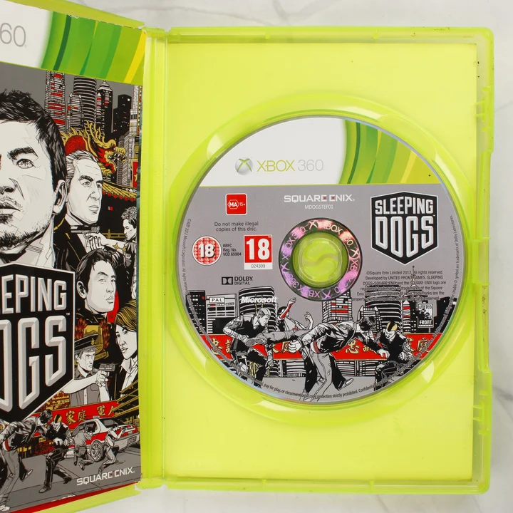 Sleeping Dogs Xbox 360 nyitott tok lemezzel A nyitott zöld tokban elhelyezett Sleeping Dogs Xbox 360 játéklemez
