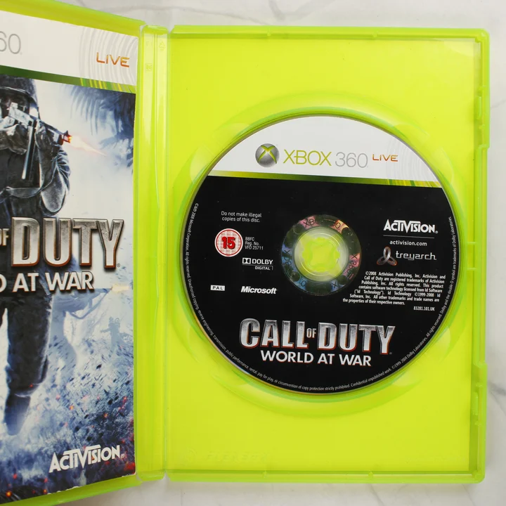 Call of Duty: World at War Xbox 360 lemez A Call of Duty: World at War Xbox 360 játéklemez a nyitott tokban