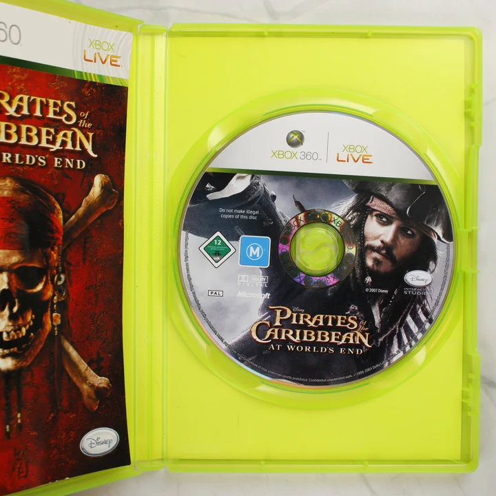 A nyitott Xbox 360 tok a játéklemezzel és a kézikönyvvel