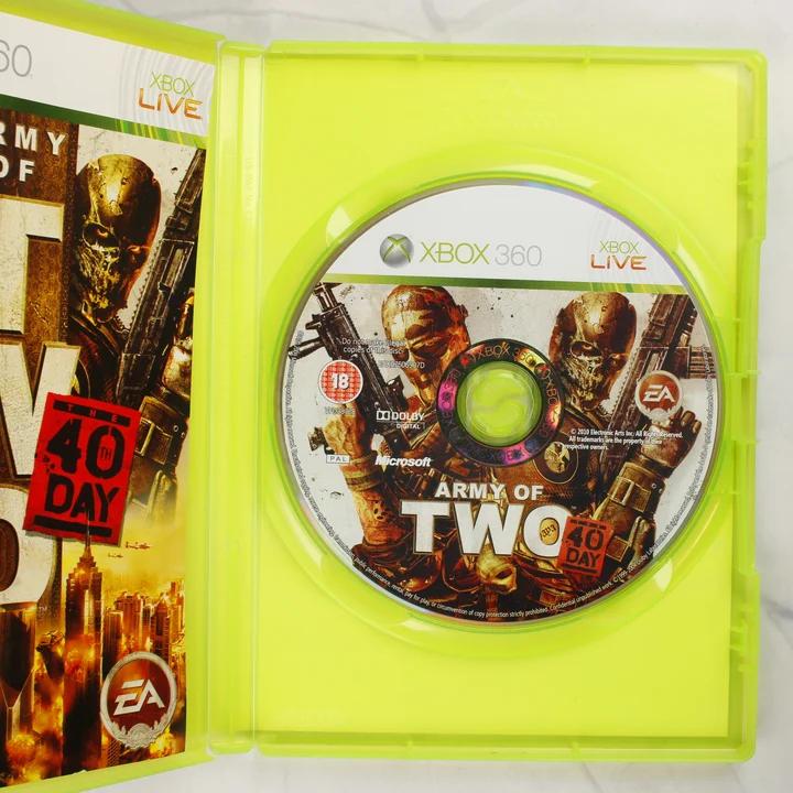 Army of Two: The 40th Day Xbox 360 lemez és belső rész A nyitott Xbox 360 tok a játéklemezzel