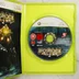 A nyitott Xbox 360 tok a BioShock 2 játéklemezzel és a kézikönyvvel