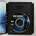 Nyitott DVD tok a Jerry Seinfeld Live on Broadway lemezzel
