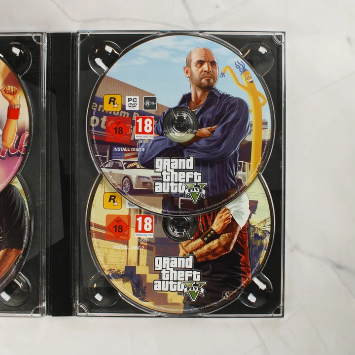Grand Theft Auto V 6-os és 7-es lemez A Grand Theft Auto V PC-s változatának 6. és 7. számú telepítő DVD lemezei a tokban