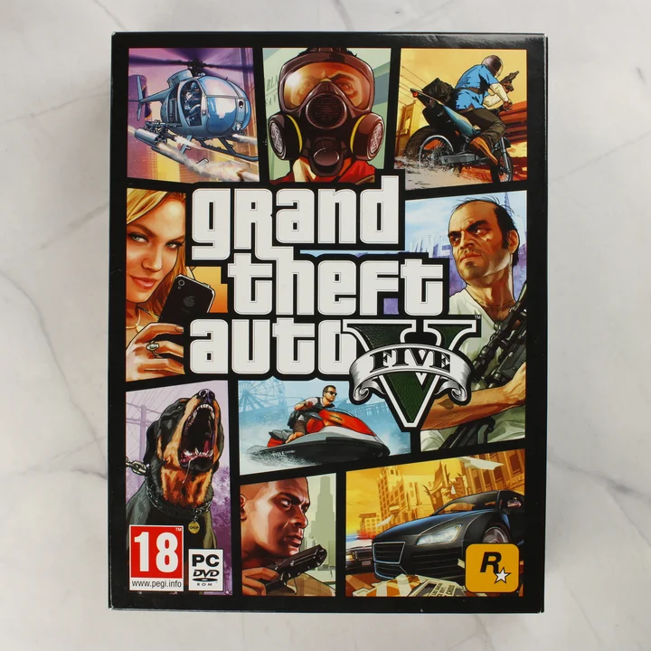Grand Theft Auto V PC borítókép A Grand Theft Auto V PC-s kiadásának elülső kartonborítója a jellegzetes grafikával