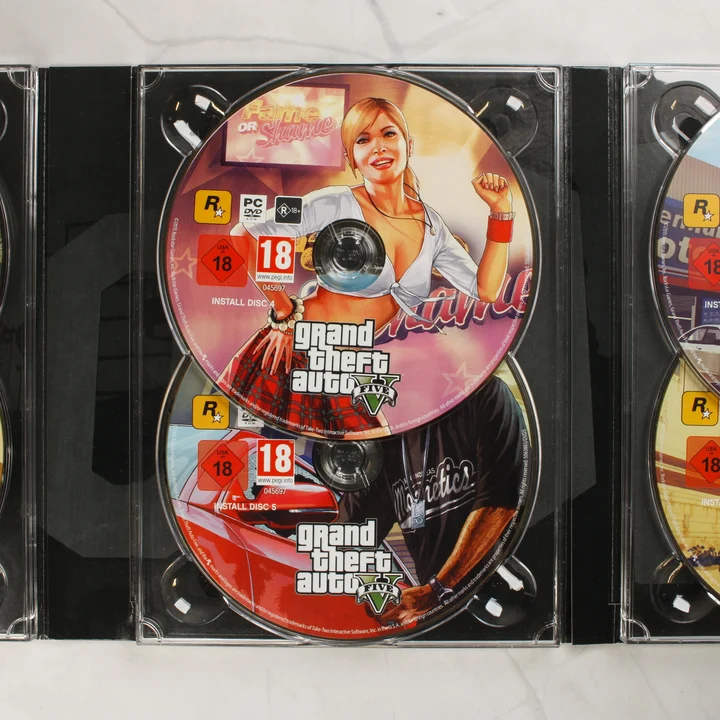 Grand Theft Auto V 4-es és 5-ös lemez A Grand Theft Auto V PC-s változatának 4. és 5. számú telepítő DVD lemezei a tokban
