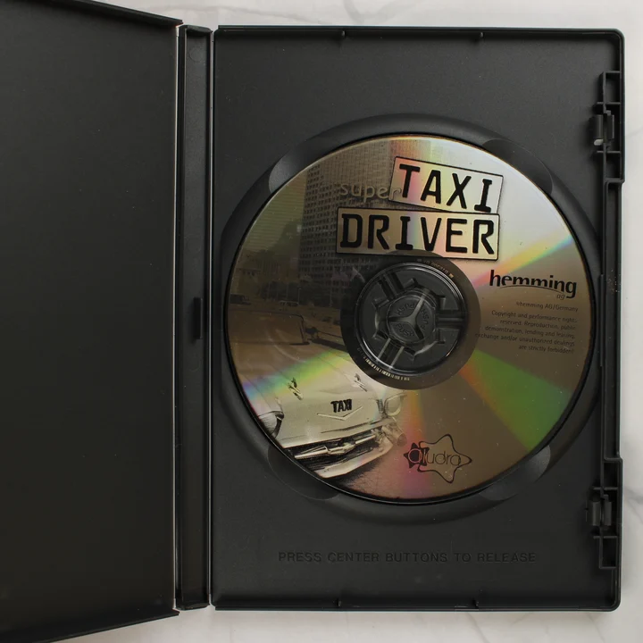 Super Taxi Driver PC játék lemez A Super Taxi Driver CD-ROM lemeze a nyitott fekete tokban