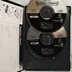 A nyitott tok belseje a két darab CD-ROM lemezzel és a regisztrációs kártyával