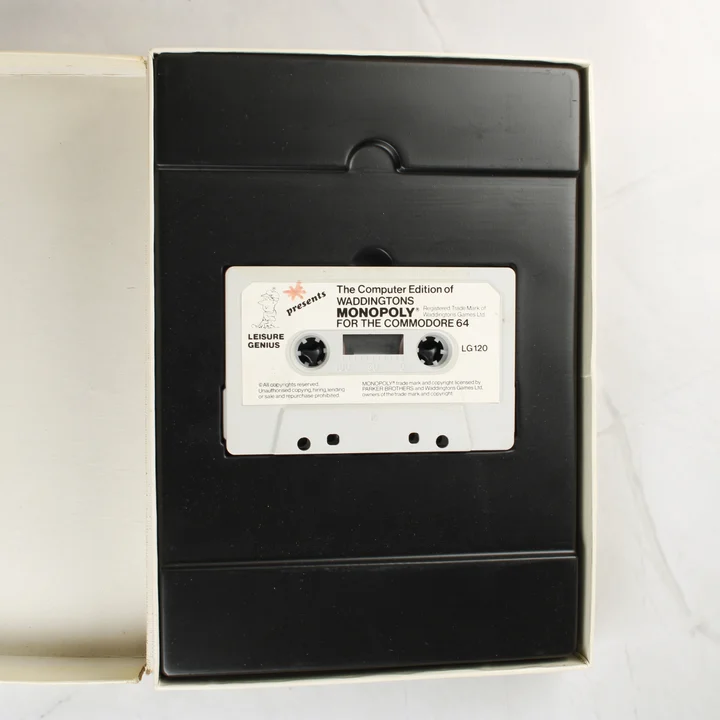 Monopoly Commodore 64 kazetta a belső műanyag tálcában