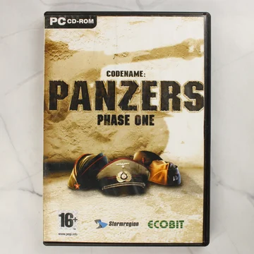A Codename: Panzers Phase One PC-s videójáték előlapi borítója fekete műanyag tokban