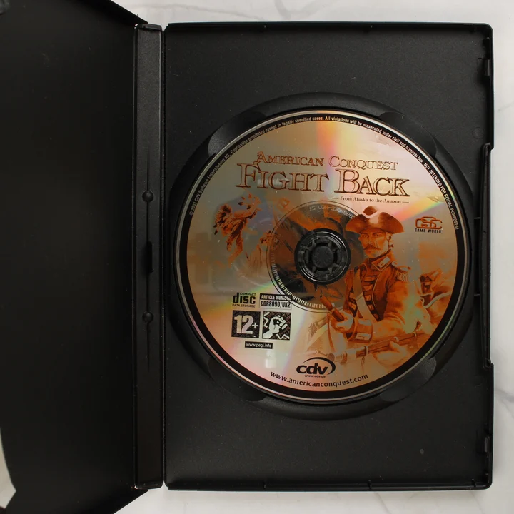 American Conquest Fight Back PC játék lemez Az American Conquest: Fight Back PC játék CD-ROM lemeze a nyitott fekete tokban