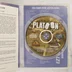 A nyitott tok a Platoon CD-ROM lemezzel és a kézikönyvvel