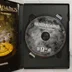 A nyitott tok a DVD lemezzel és a kézikönyvvel