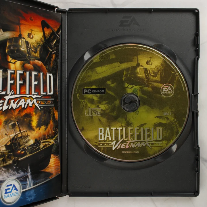 Battlefield Vietnam PC játék belső lemez A nyitott tok a Battlefield Vietnam 1-es számú CD-ROM lemezével