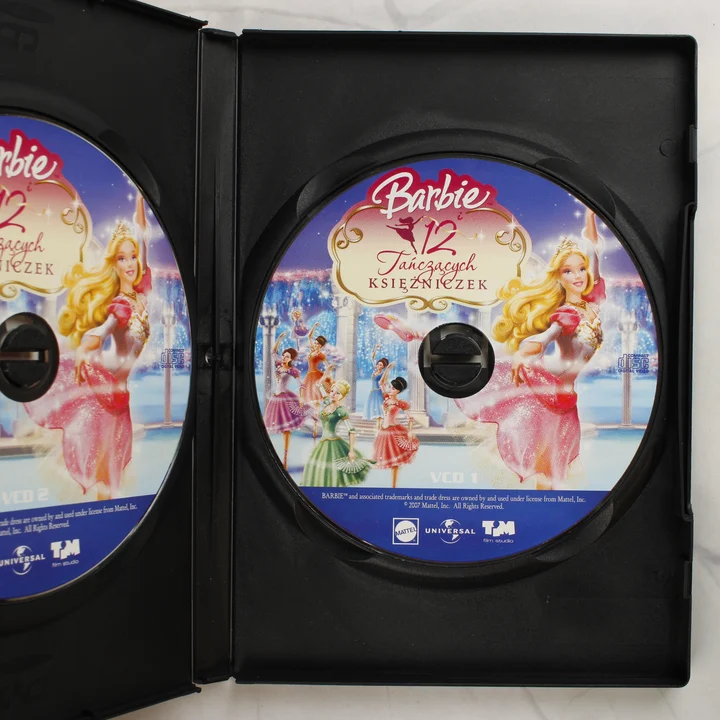 Barbie és a 12 táncoló hercegnő VCD lemezek A nyitott tok a két darab illusztrált VCD lemezzel