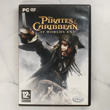 A Pirates of the Caribbean: At World's End PC játék elülső borítója Jack Sparrow kapitány képével
