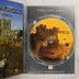 A nyitott tokban lévő Stronghold CD-ROM lemez és a kézikönyv részlete