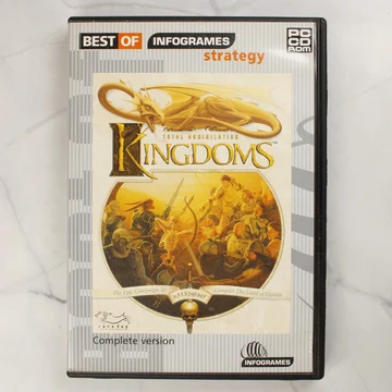 A Total Annihilation: Kingdoms PC-s videójáték előlapi borítója a műanyag tokban