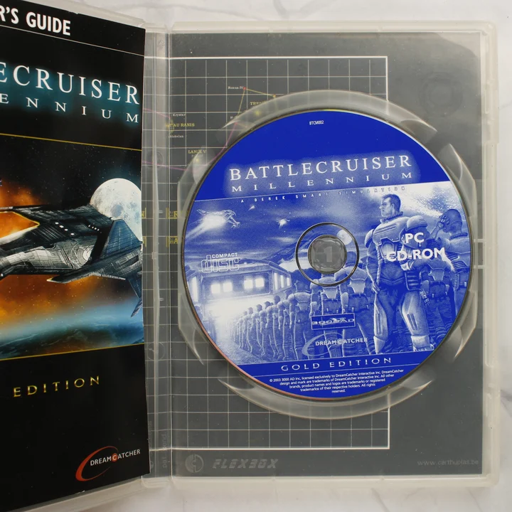 A nyitott tok a kék CD-ROM lemezzel és a kézikönyvvel