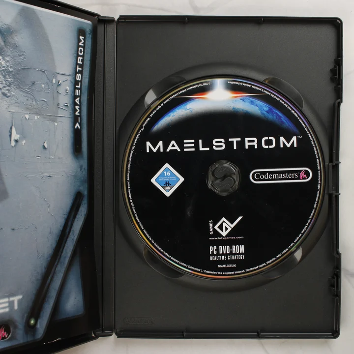 Maelstrom PC játék belső rész A nyitott tok a Maelstrom DVD-ROM lemezzel és a kézikönyvvel