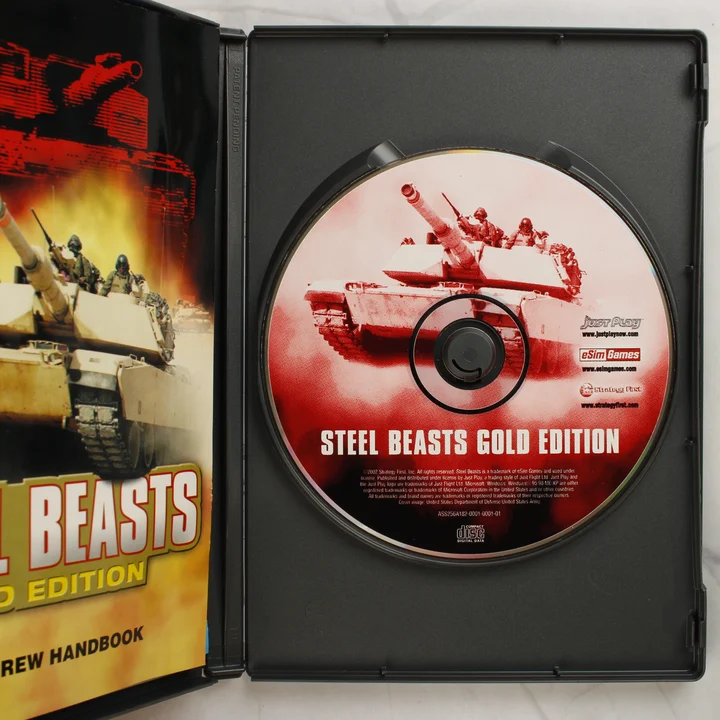 Steel Beasts Gold Edition PC belső A nyitott tok a Steel Beasts Gold Edition CD-ROM lemezzel és a kézikönyvvel
