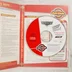 A nyitott tok a CD-ROM lemezzel és a kézikönyvvel