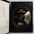 A Myst Masterpiece Edition nyitott tokja a CD-ROM lemezzel és a melléklettel