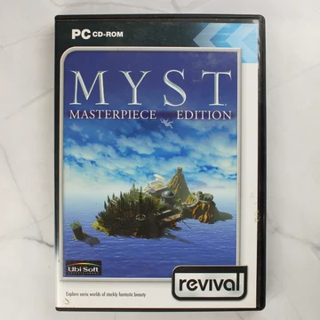 A Myst Masterpiece Edition PC-s videójáték előlapi borítója fekete tokban