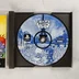 A Rugrats in Paris: The Movie kék-fehér mintás PlayStation CD-lemeze a tokban