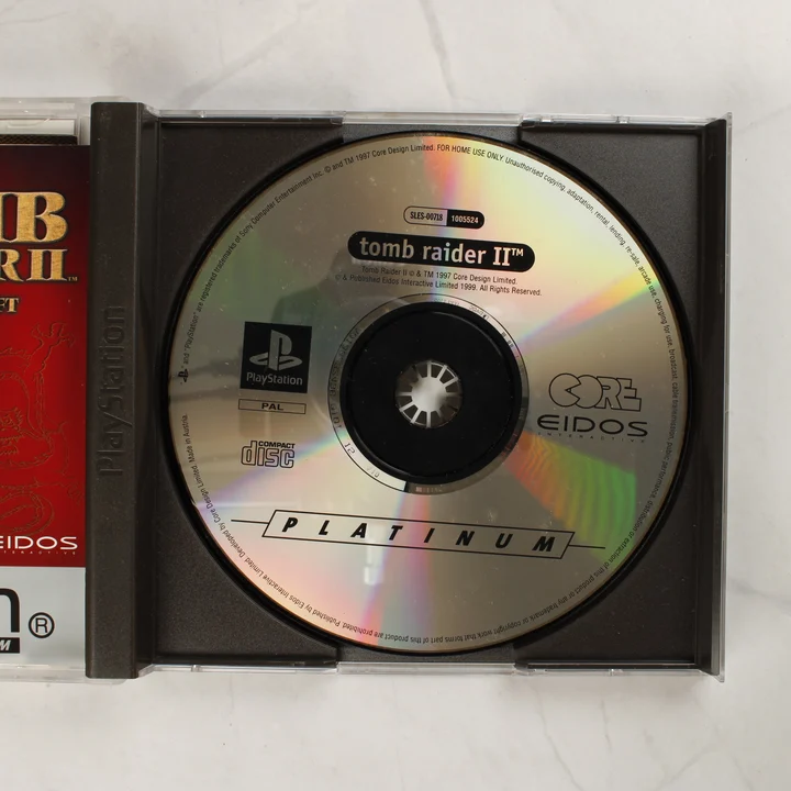 Tomb Raider II Platinum ezüst színű CD lemez a tokban