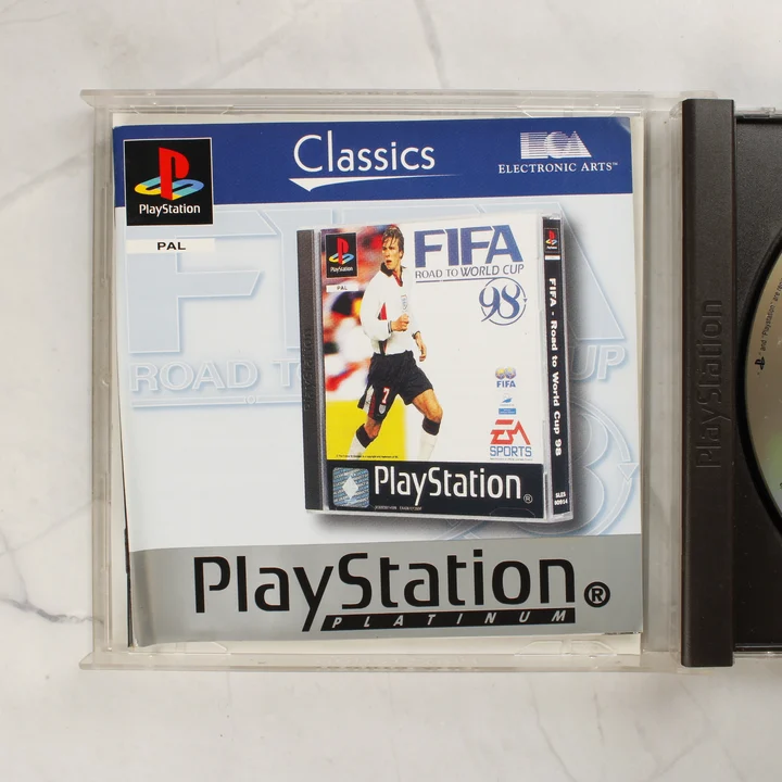 A FIFA - Road to World Cup 98 PlayStation 1 Platinum játék kiskönyve különvéve