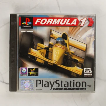 A Formula 1 PlayStation Platinum kiadásának előlapja a műanyag tokban