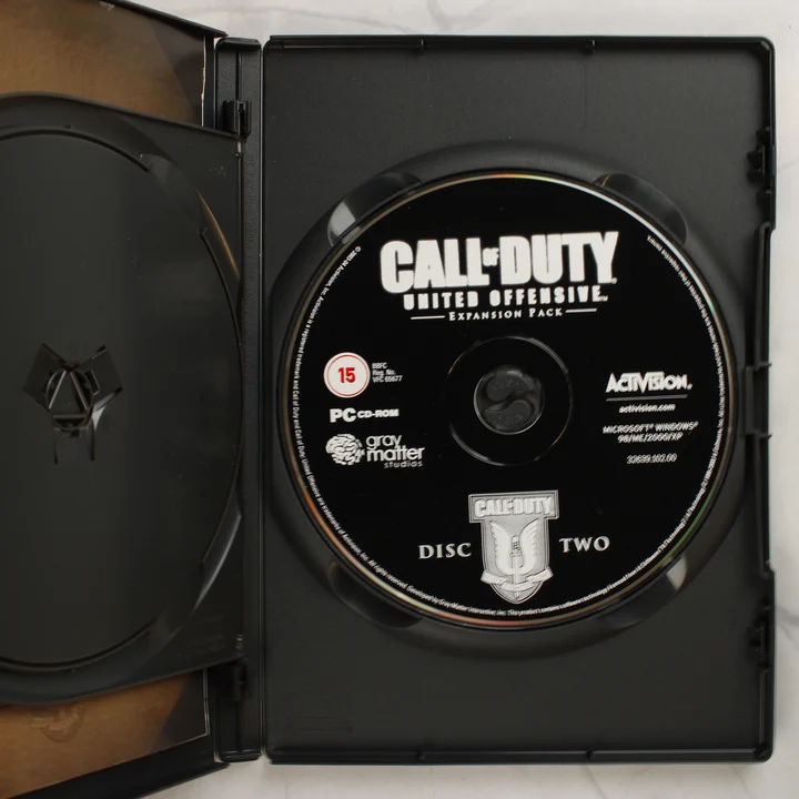 Call of Duty United Offensive belső tok második lemez A nyitott játékos tok a második lemezzel